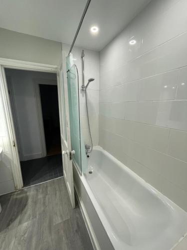 Beautiful Camden Home with Private Garden, Londyn (zdjęcie 7)