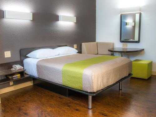 Studio 6  San Antonio, TX - Lackland AFB in 拉克蘭