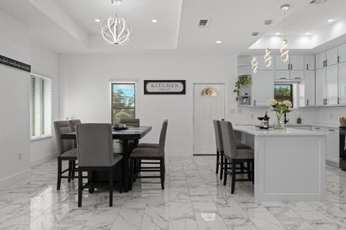 Charming Family Getaway Near Medina River in Bandera (TX)