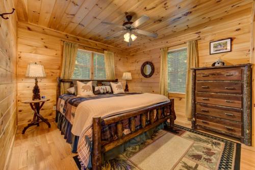 Family Time Cabin - Cozy Outdoor Lounges Firepit Hot Tub & Game Room - image 10