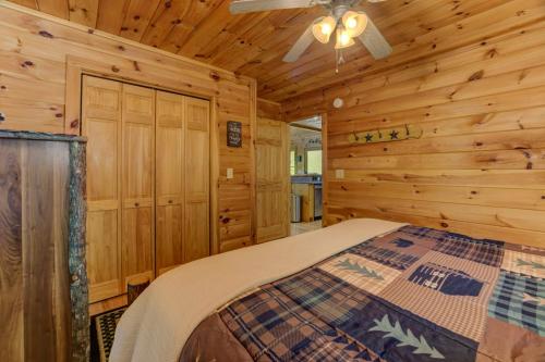 Family Time Cabin - Cozy Outdoor Lounges Firepit Hot Tub & Game Room - image 5