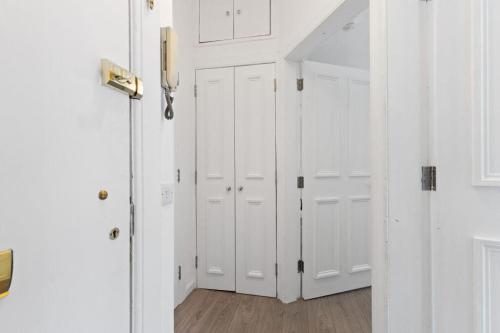 Stylish 1 Bed Edinburgh City Centre Apartment - image 6