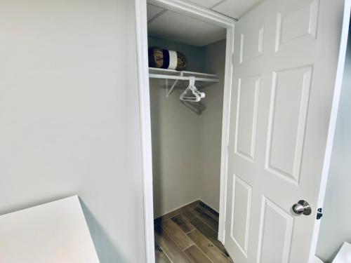 Bright, Stylish and Comfortable Room with Workspace!, Haledon (foto 8)