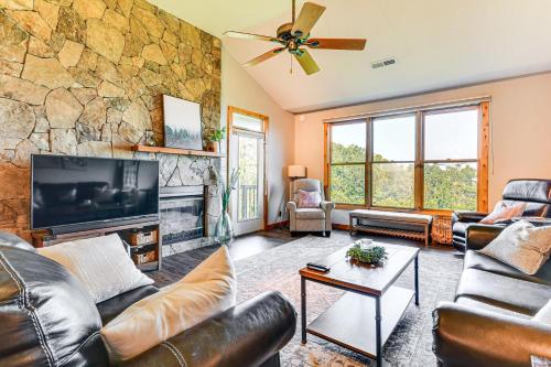 Condo with Private Balcony 6 Mi to Pisgah NF!, Burnsville (foto 5)