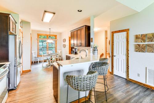 Condo with Private Balcony 6 Mi to Pisgah NF!, Burnsville (foto 7)