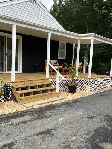 The Rene Carr House in เอลค์ตัน