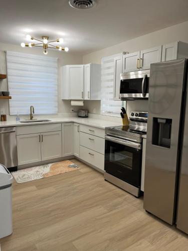 The Rene Carr House in เอลค์ตัน