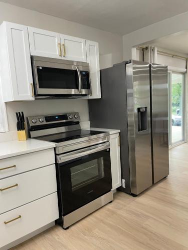 The Rene Carr House in เอลค์ตัน