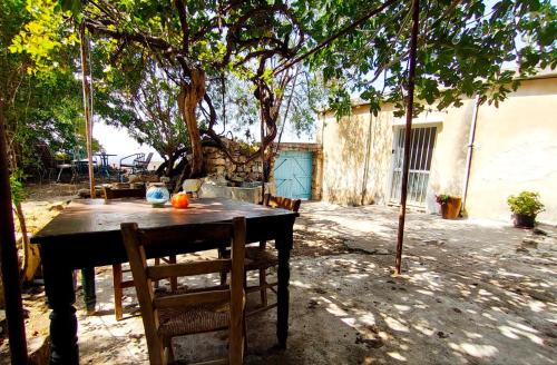 Kert, DC Family Home & Garden - Traditional village house in Páno Aródesz