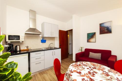 Pohjapiirrokset, 50 m² Huoneisto alueella Lagos keskusta, 1 makuuhuone(tta), 1 yksityistä kylpyhuone(tta) (A38 - Rising Sun Top-Floor Flat) in Lagos