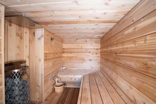 Sauna, Ghost Peak Chalet - Ski-In Access in Coquitlam (BC)
