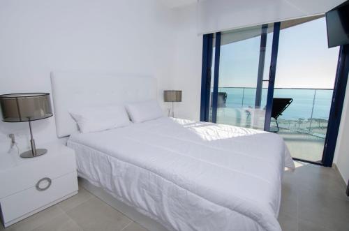 Three-Bedroom Apartment with Sea View image 10
