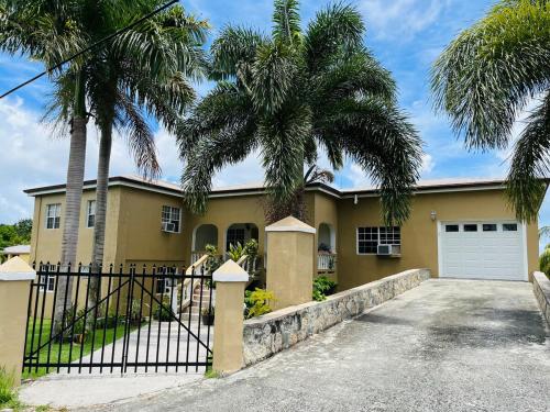 Θέα, Labor of Love in Kingshill