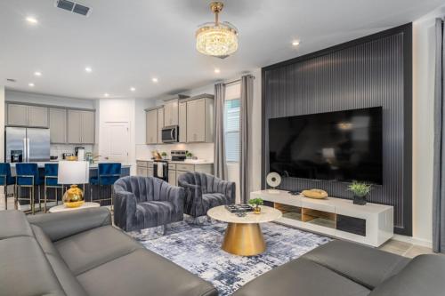 Solara Resort 6 Miles to Disney Private Pool, Game Room & Resort Access detail