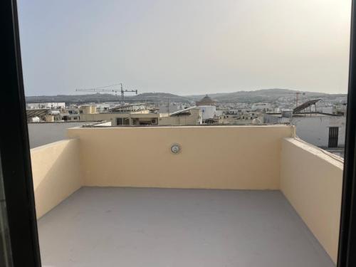 Bright & Airy 3 Bedroom Apartment, Нашшар (фото 2)