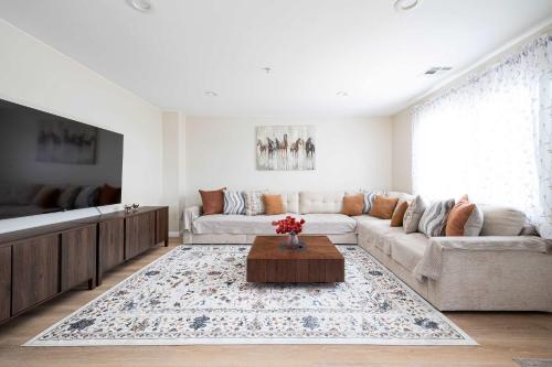 2 homes Central Villa