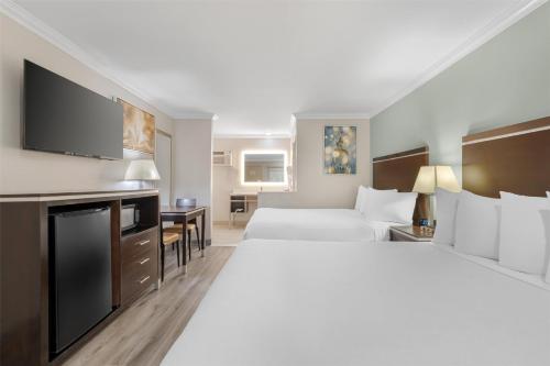 Best Western Courtesy Inn Room Type - Queen Room with Two Queen Beds - Upper Floor