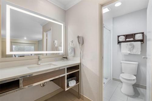 Best Western Courtesy Inn - Anaheim Park Hotel - image 9