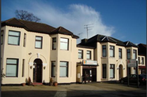 Best Inn Hotel - image 8