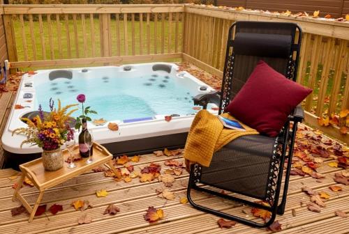Autumn Hot Tub Lodge - Fishing gîte à louer Amotherby