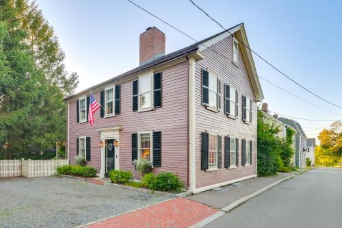 < 1 Mi to Dtwn Salem: Apt w/ Shared Patio & Yard! in Salem (Massachusetts)