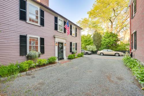 < 1 Mi to Dtwn Salem: Apt w/ Shared Patio & Yard! in Salem (Massachusetts)