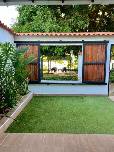 Kert, Malibu beach in Turbo