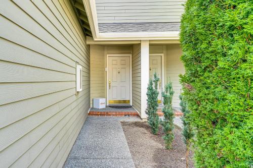 Modern Home Close to Dtwn Woodinville with Yard in Woodinville