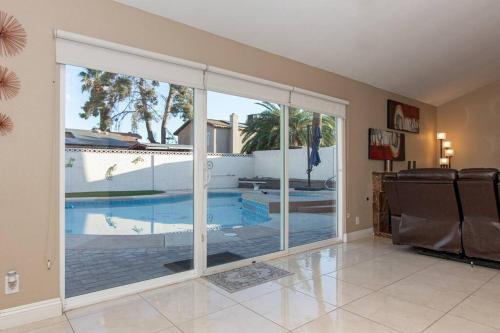 Family Friendly Close of Strip Hot Tub and Driveway, Las Vegas (foto 8)