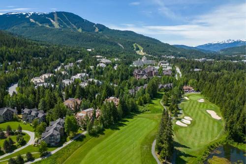 Gleneagle 1 | Townhome, 700m to Skiing, Near Free Village Shuttle, Fireplace, Secure Parking, Whistler (Foto 4)