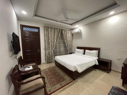 Ziel Guest House Banigala Islamabad Near Gerrys & NIH Hospital - image 10