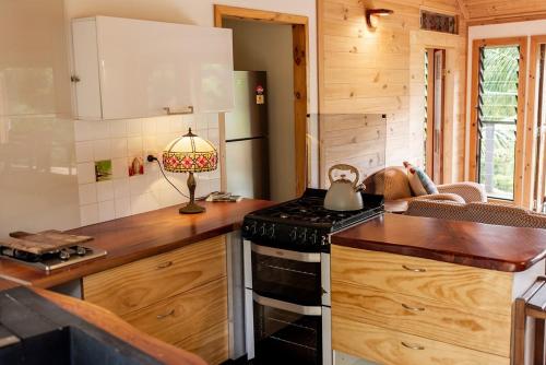 Lilah Blue-Entire Home Rustic Rainforest Private in Speewah
