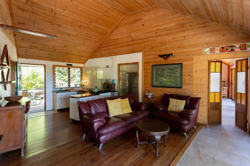 Lilah Blue-Entire Home Rustic Rainforest Private in Speewah