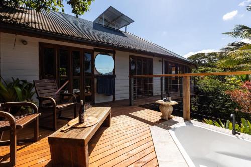 Lilah Blue-Entire Home Rustic Rainforest Private in Speewah