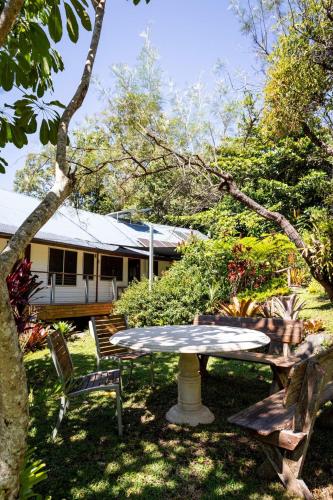 Lilah Blue-Entire Home Rustic Rainforest Private in Speewah