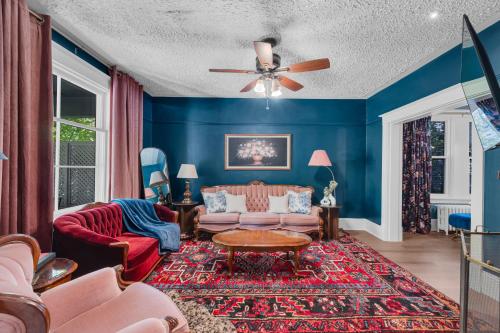 La Maison Victoria - Beautiful 4BR House Downtown Moncton