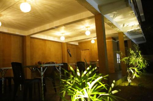 ห้องอาหาร, Wild Eagle Safari Cottage in อุดาวาลาเว