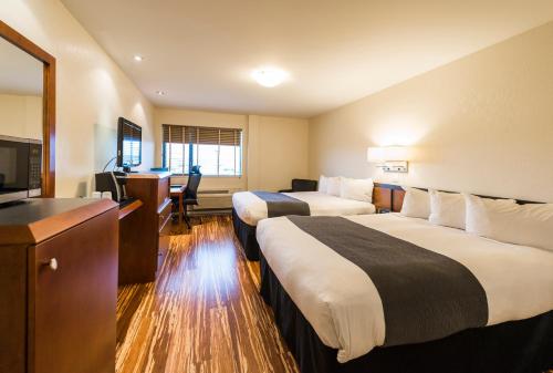 Queen Room with Two Queen Beds (2 Adults + 2 Children)