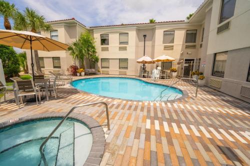 Swimming pool, Holiday Inn Express St. Augustine Dtwn - Historic By IHG in St. Augustine (FL)