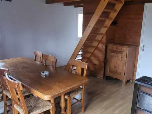 Chalet confortable 8 pers, 3 ch, poêle à bois - API-1-52-154 (Chalet confortable 8 pers, 3 ch, poele a bois - API-1-52-154) in Gavaudun