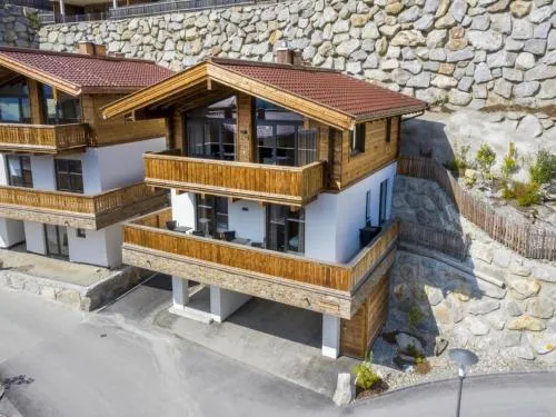 Stylish Alpine Chalet with Carport in Neukirchen am Großvenediger, Österreich