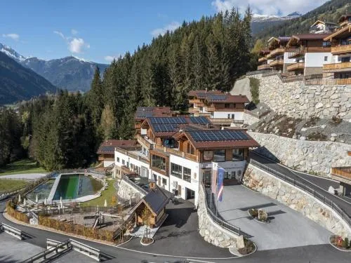 Alpine Chalet with Sauna and Balcony in Neukirchen am Großvenediger, Österreich