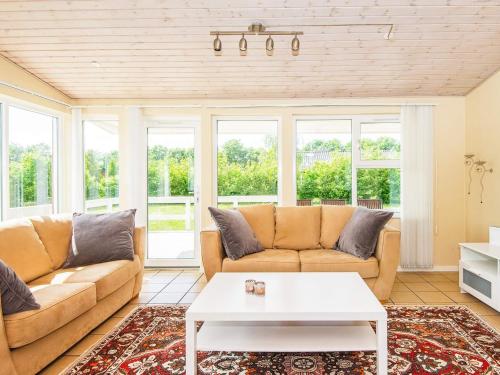 6 person holiday home in Hovborg-By Traum in ฮอฟเบิร์ก