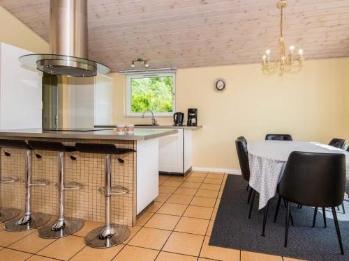 6 person holiday home in Hovborg-By Traum in ฮอฟเบิร์ก
