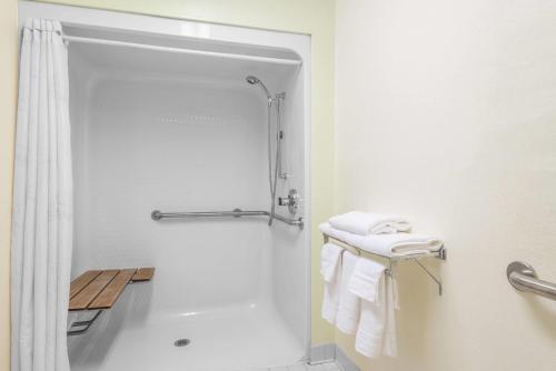 Super 8 by Wyndham Fayetteville in Fayetteville, USA