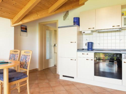 virtuve, Tolles Bauernhaus im Allgaeu mit Alpenblick in Ingenried