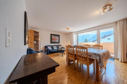  Latschüel by Arosa Vacations, Familienwohnung im Zentrum mit Privatparkplatz in Arosa