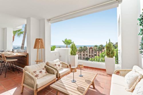 Amazing Sea Views Benahavis, Pool & Gym – khách sạn tại Lomas del Marques