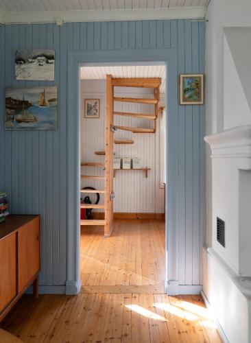 virtuve, Lovely cabin with a beautiful view over Byske river in Dalback