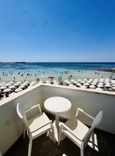 Camera tripla, superior, vista sul mare